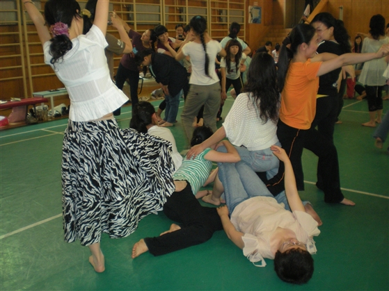 （短44）2008年臺灣資深奧爾夫教師在京講學《身體造型-體觸》.jpg