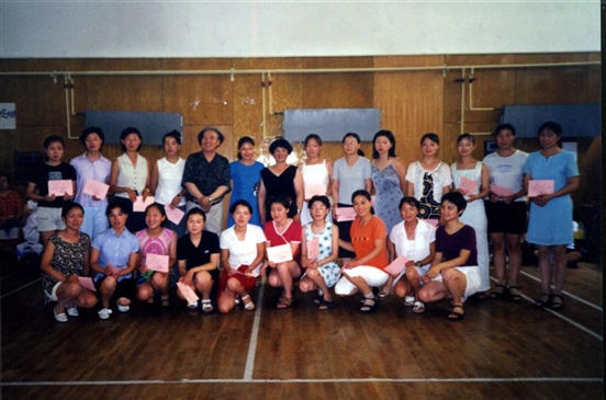 1999-2000年首屆提高班結(jié)業(yè)合影.jpg
