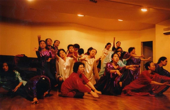2003-2004年第8屆培訓(xùn)班結(jié)業(yè)式表演《懷念戰(zhàn)友》.jpg