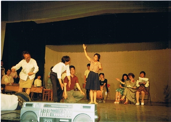 1986年施奈德夫人示教音樂劇《小跳蚤和小虱子》.jpg