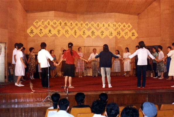 1988年奧爾夫學院專家哈特曼、曼努艾拉上課.jpg