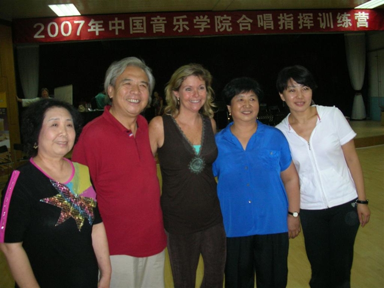 2007年骨干老師與（美）杰奎琳.施拉德合影.jpg