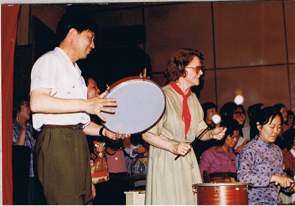 首位來華奧爾夫培訓教師（德）優秀教師施奈德夫人1986年在京講學.jpg
